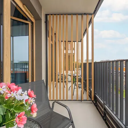 Michalczyka Modern With Parking And Balcony Next To The Odra River By Renters * Breslavia